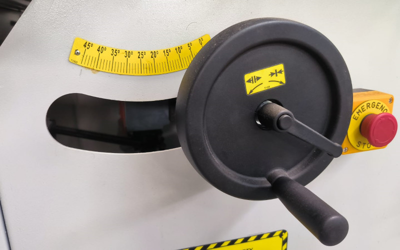 Kombinovaný dřevoobráběcí stroje formátovací pila se spodní frézkou NIKMANN SF3 s formátovacím stolem 2300 mm