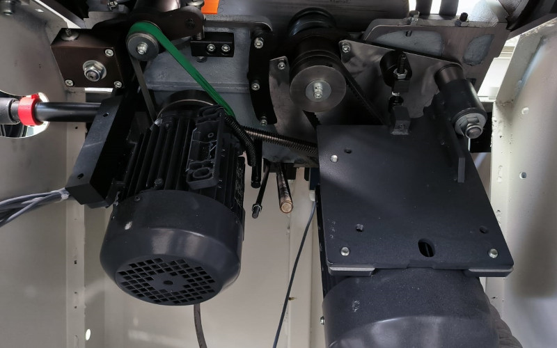 Kombinovaný dřevoobráběcí stroje formátovací pila se spodní frézkou NIKMANN SF3 s formátovacím stolem 2300 mm